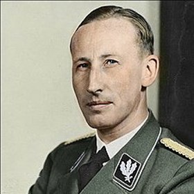 Reinhard Heydrich, nacistický bůh smrti, který z hloubi duše nenáviděl Židy, Romy i Čechy. Pomstou za jeho smrt bylo vyhlazení Lidic.
