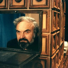 Zdeněk Svěrák později prohlásil, že z filmu nejde vlastně ani poznat, že byl natočený před revolucí...