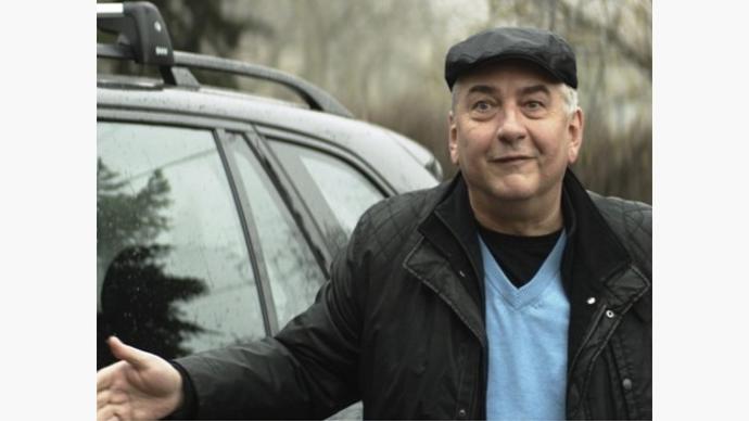 Tali je přítelkyně pasáka Reného, který ji Cyrilovi na akci do Tater pronajal. 