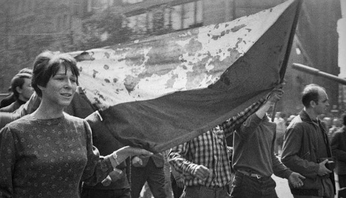 Následně došlo k potlačení československého pokusu o reformu socialismu – tzv. pražského jara.