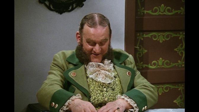 Ilja Prachař byl členem Komunistické strany. V listopadu 1989 pronesl na Letné projev jako zástupce herců z Divadla na Vinohradech.