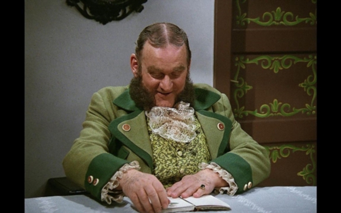 
Ilja Prachař byl členem Komunistické strany. V listopadu 1989 pronesl na Letné projev jako zástupce herců z Divadla na Vinohradech.