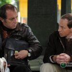 Není to láska ani jiný druh čisté vášně – pouze spalující touha po iluzi útěku z šedivé klece a nudy.