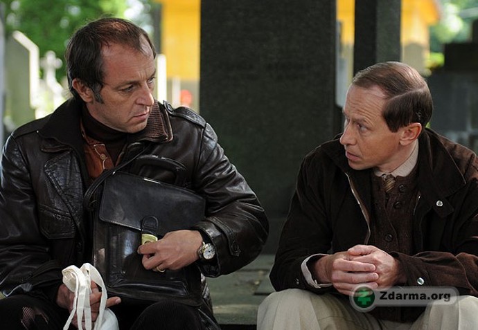 Není to láska ani jiný druh čisté vášně – pouze spalující touha po iluzi útěku z šedivé klece a nudy.