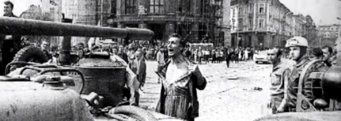 Bylo přerušeno rozhlasové i televizní vysílání, které však bylo rychle obnoveno z improvizovaných studií.