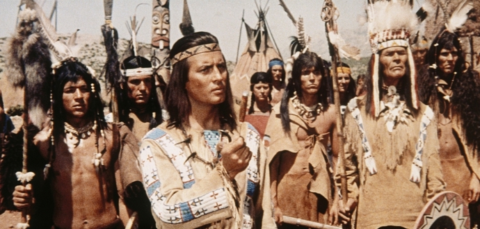 Spěchá na pomoc příteli, a telegrafuje guvernérovi, aby poslal armádu na pomoc Apačům, proti kterým se spojili bandité s Čivarily náčelníka Bílého buvola.