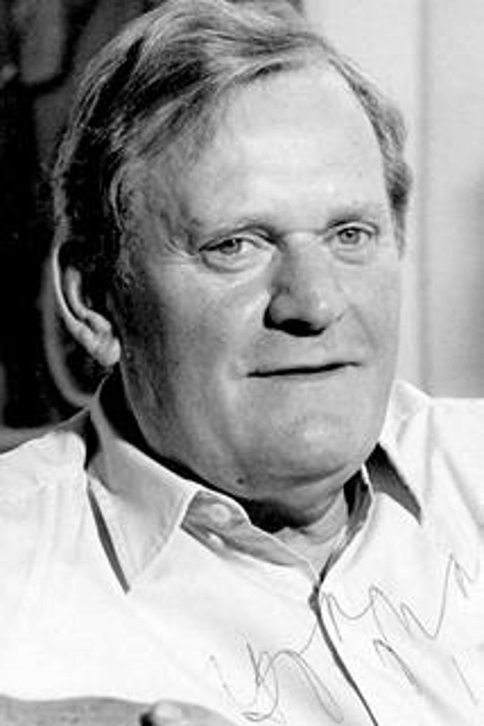 Představitel osmi desítek rolí opustil jeviště náhle začátkem 90. let. Prý toho měl po padesáti letech už dost.