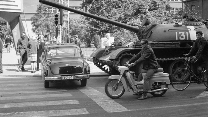 Veřejnost během prvního týdne okupace vyjadřovala silný odpor, čímž zabránila provedení původních plánů k ustanovení otevřeně kolaborantské tzv. Dělnicko-rolnické vlády.