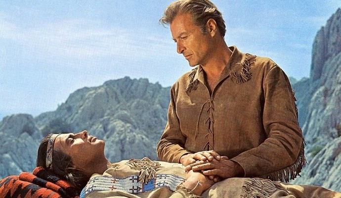 Zrádný sekretář však banditům, kteří připravují provokace vedoucí k ozbrojenému konfliktu a vyvlastnění indiánské půdy, prozradí obsah poselství, a ti se rozhodnou oba posly zlikvidovat. 