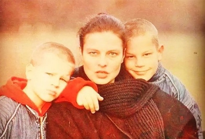 Jan Kraus moderoval populární pořad České televize Uvolněte se, prosím, který byl později ukončen. Jeho obdobou je pořad Show Jana Krause, který také moderuje, tentokrát na stanici FTV Prima.