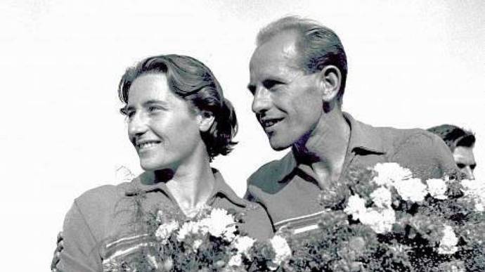 Po ukončení aktivní sportovní kariéry roku 1962 se Dana Zátopková věnovala trenérské činnosti. V letech 1960–1972 byla rovněž členkou ženské komise Mezinárodní atletické federace. Až do smrti se Dana Zátopková aktivně účastnila českého olympijského hnutí.