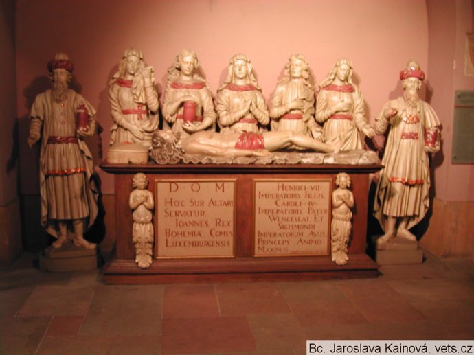 Zemřel ve stejný den jako o téměř sedmdesát let dříve jiný velký český král Přemysl Otakar II. 