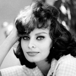 Ve čtrnácti letech byla vybrána v soutěži krásy mezi 12 princezen moře. Brzy na to odjela s matkou do Říma, aby si zahrála otrokyni ve filmu Quo Vadis.