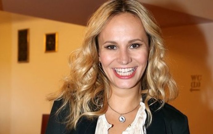 První zkušenosti s ryzím herectvím získala rolí čarodějnice v pokračování Troškovy pohádky Princezna ze mlejna 2. Režisér Troška ji následně obsadil do role zdravotní sestry v druhém a třetím pokračování komedie Kameňák.