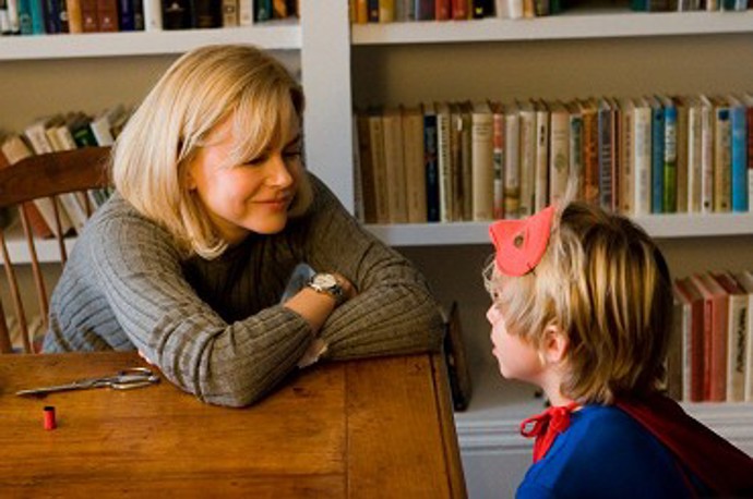 Film režíroval Oliver Hirschbiegel a hlavní role v něm ztvárnili Daniel Craig a Nicole Kidmanová.