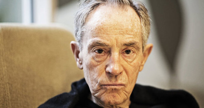 V roce 1966 odešel do Krejčova Divadla za branou, po jeho zániku hostoval v roce 1973 na Kladně a v letech 1974–1977 hrál v Městských divadlech pražských.