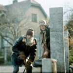 Natáčelo se v Praze a v obci Karlštejn. Kvůli absenci dálnic trvala Peterkovi cesta na natáčení dvě a půl hodiny.