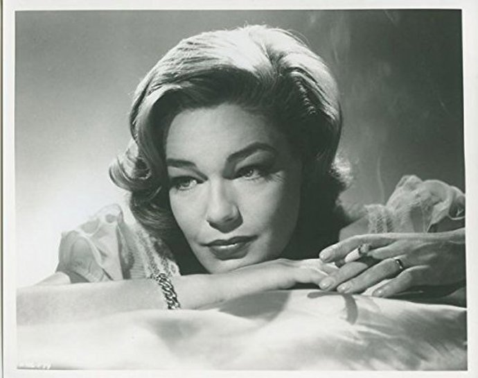 Ztvárnila řadu výrazných rolí pod vedením uznávaných filmových režisérů, mezi kterými byli Marcel Carné, Luis Buñuel, Stanley Kramer nebo Jean-Pierre Melville. Jako své umělecké jméno si zvolila dívčí příjmení své matky, Signoretová.