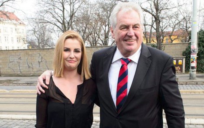 Během tiskové konference 31. srpna 2015 oznámil, že mu lékaři diagnostikovali 40% ztrátu sluchu, přičemž nespecifikoval, co tento handicap způsobilo. Během tiskové konference několikrát přeslechl položenou otázku.