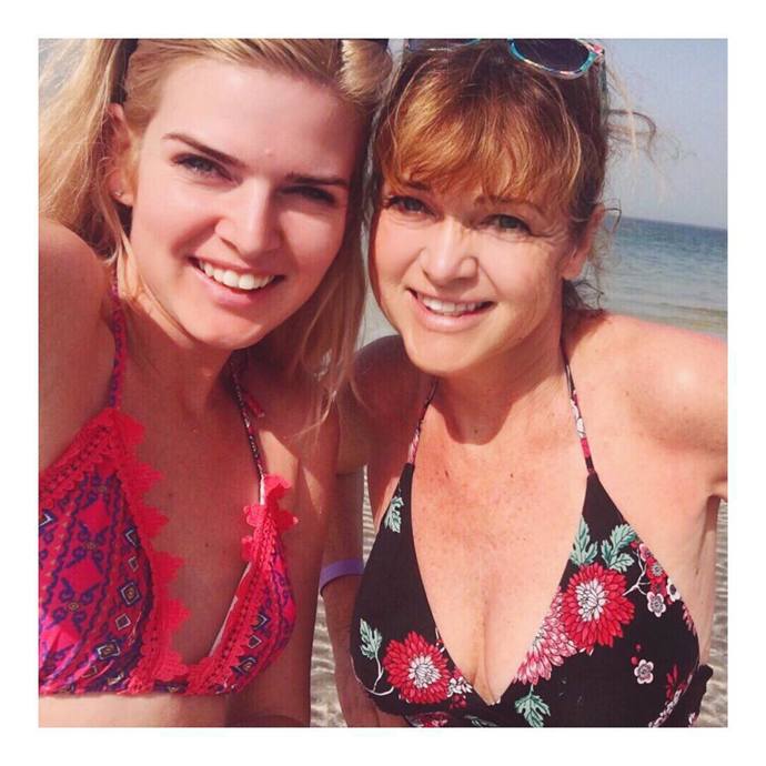 Nikol má být po kom krásná i bez make-upu. Její maminka sice už nějakou tu vrásku má, na kráse jí to ale neubírá.