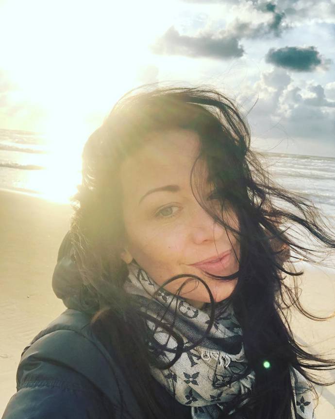 Agáta vypadá odpočinutěji a svěžeji než před pár měsíci. Nově nabytá svoboda jí svědčí.