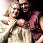 Po otcově smrti se vrátila do USA, kde studovala dramatické umění na Southwest Missouri State University a na University of Maryland v Baltimoru.