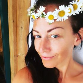 Agáta občas vypadá jako holčička. Zhýralou rebelku, kterou byla, by v ní hádal málokdo.