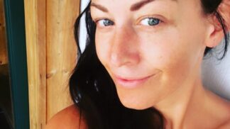 Agáta občas vypadá jako holčička. Zhýralou rebelku, kterou byla, by v ní hádal málokdo.