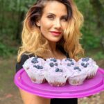 Vystudovala střední pedagogickou školu se zaměřením na rodinné obory.