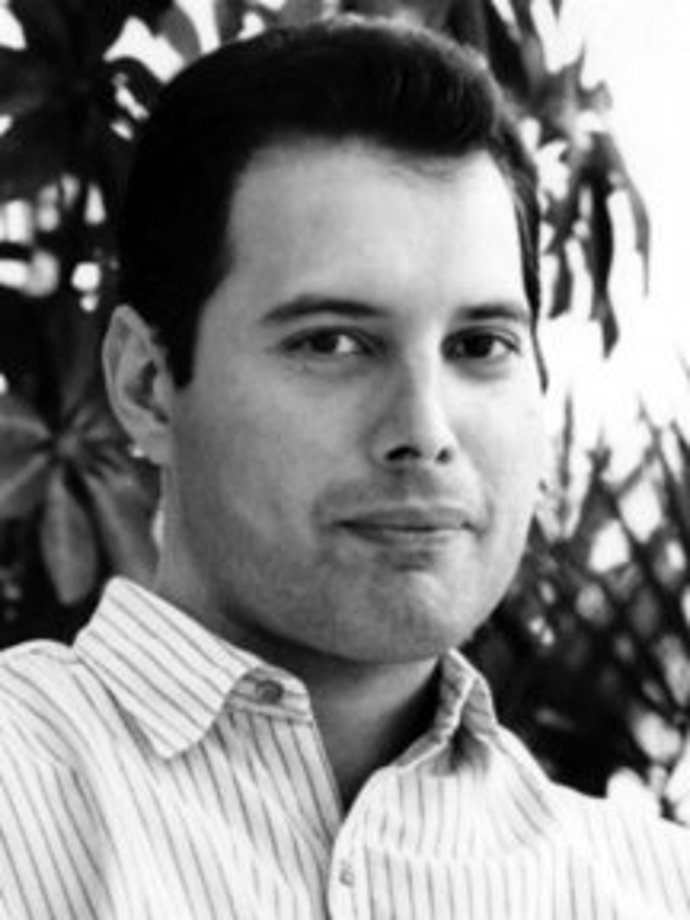 Jeho smrt byla zapříčiněna zápalem plic (komplikace při AIDS).