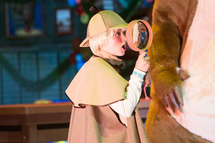 Nápad na projekt se zrodil u animátora Olega Kuzovkova v roce 1996, když odpočíval na pláži na Krymu a zahlédl nezbedné děvčátko, které se podobalo svým chováním Máše.