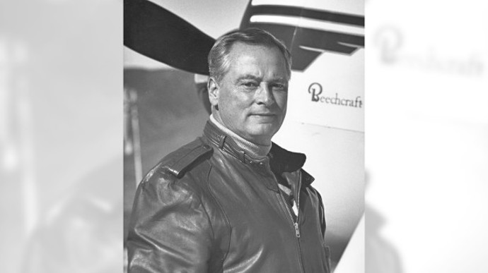 V roce 1954 byl Barron zvolen viceprezidentem společnosti Hilton Hotels, provozoval franšízové ​​operace společnosti a vytvořil kreditní kartu Carte Blanche jako službu zákazníkům společnosti.