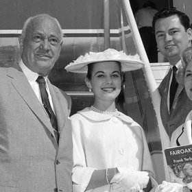 Během druhé světové války sloužil v námořnictvu jako fotograf. Jako dítě byl Hilton fascinován letectvím a naučil se létat, když mu bylo 17 let.