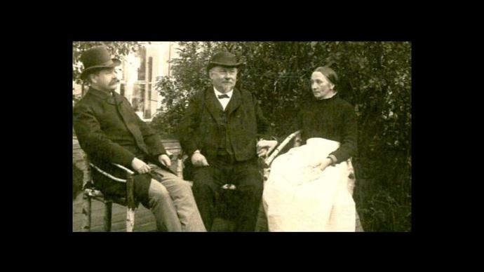 Za Vojtěcha vyřizovala a udržovala i rozsáhlou korespondenci, například s českým profesorem v Indii, s lékaři na Sumatře a mnoha cestovateli, přátelské pouto ji pojilo například s Emilem Holubem.