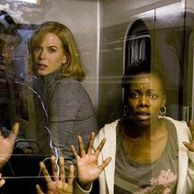  Psychiatrička Carol Bennel má obavu, že neznámá látka z paluby lodi se nepozorovaně dostává do ulic města i k ní domů.