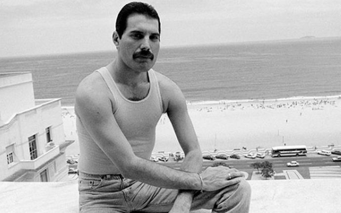 Po slibně rozjetém začátku však kapela začala trošku krachovat a on sám jim navrhl, zdali by u nich v kapele nemohl účinkovat, oni s tím souhlasili. Jedinému Timu Staffelovi se to příliš nezamlouvalo a nakonec opustil kapelu.