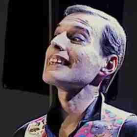 Freddie Mercury, rodným jménem Farrokh Bulsara, byl britský zpěvák, člen rockové skupiny Queen a skladatel.