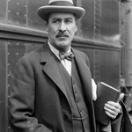 Dne 4. listopadu 1922, po patnácti letech hledání, objevil Howard Carter v Údolí Králů nedaleko Luxoru Tutanchamonovu hrobku.