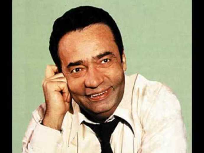 Teprve ve snímku Dědeček automobil režiséra Alfréda Radoka, kde si zahrál italského mechanika, na sebe výrazněji upozornil. Díky své práci u filmu se dostal do konfliktu s E. F. Burianem, který film neměl v lásce. Z divadla odešel a v roce 1958 podepsal smlouvu s Filmovým studiem Barrandov.