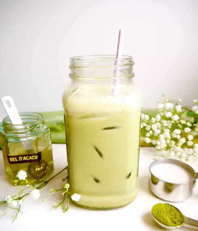 Spalovač tuků podle Světa zdraví:

Suroviny:

•	1 vrchovatá lžička kakaa 
•	1 lžička macha 
•	čtvrt lžičky chilli 
•	půl lžičky skořice
•	 půl lžičky kurkumy.

Postup:

Smícháme sypké ingredience, poté je důkladně promícháme. Pro pohodlnější užívání je možné směs nakapslovat (v tomto případě použijeme více chilli). Kapsle různých velikostí lze sehnat například v lékárně. Bez použití kapslí smícháme lžičku výsledné směsi s vodou. Směs pijeme ráno a zapíjíme cca 2 dcl čisté neperlivé vody.