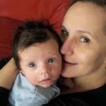 Monika Absolonová je česká především muzikálová zpěvačka, herečka a moderátorka pořadu Taxík.