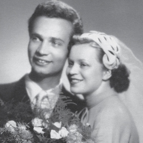 Rodák z moravských Ivančic přičichl ke kumštu v souboru písní a tanců Adolfa Pištěláka. Nejprve vystudoval průmyslovou školu a nějakou dobu pracoval v Brněnských strojírnách.