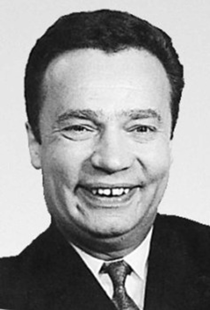 V 70. letech se již objevoval převážně v komediálních rolích, a to jak ve filmech, tak i v pohádkách a seriálech. Menšík byl velký bavič, konferenciér a hlavně excelentní vypravěč.