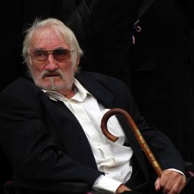 Landovského angažmá ukončil mocenský zásah v době normalizace (1976). V roce 1978 v pražském Bytovém divadle Vlasty Chramostové hrál ve hře Play Macbeth roli Macbetha.