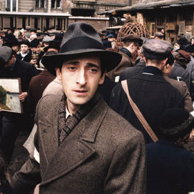 Téměř okamžitě jsou uplatněny tvrdé restrikce vůči zdejší židovské komunitě.