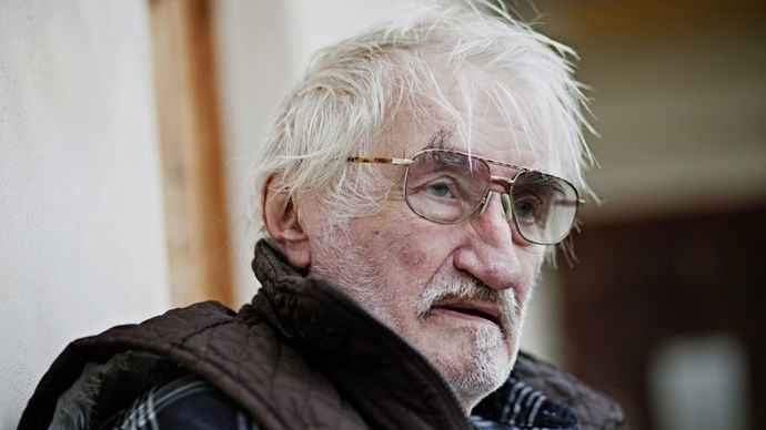 Landovský se zasloužil o zveřejnění textu Charty 77, protože její první opisy se podařilo Václavu Havlovi odeslat poštou poté, co Landovský ve svém autě ujel StB, která je pronásledovala.