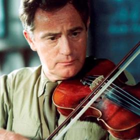 V letech 1955–1959 vystudoval herectví na pražské DAMU, poté se stal v roce 1959 v té době nejmladším členem činohry Národního divadla v Praze.