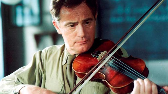 V letech 1955–1959 vystudoval herectví na pražské DAMU, poté se stal v roce 1959 v té době nejmladším členem činohry Národního divadla v Praze.