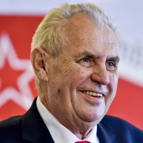 Zeman trpí cukrovkou a s ní spojeným onemocněním nervů nohou, kvůli kterému nemá cit v nohou od kotníků dolů. Při zdolávání schodů mu proto musí pomáhat doprovod. 