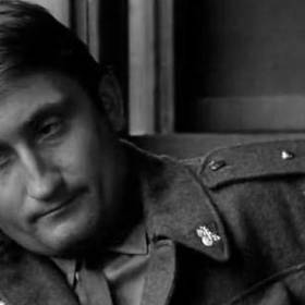 Pavel Landovský byl český herec a dramatik, disident, signatář Charty 77. Do svých filmů ho obsazovali režiséři jako Jiří Menzel, Jiří Krejčík, Pavel Juráček, Miloš Forman či Jan Svěrák.